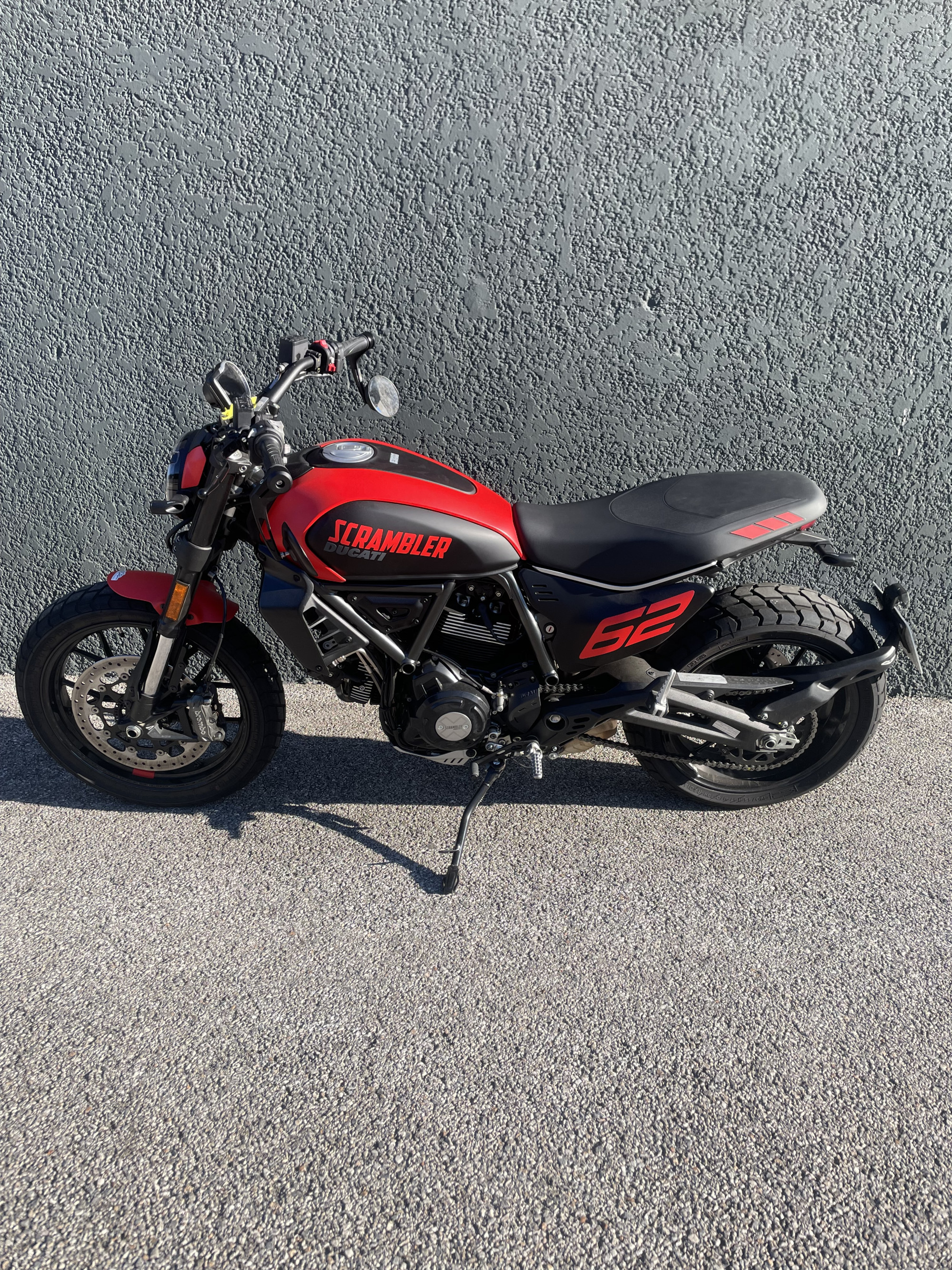 DUCATI SCRAMBLER FULL THROTTLE