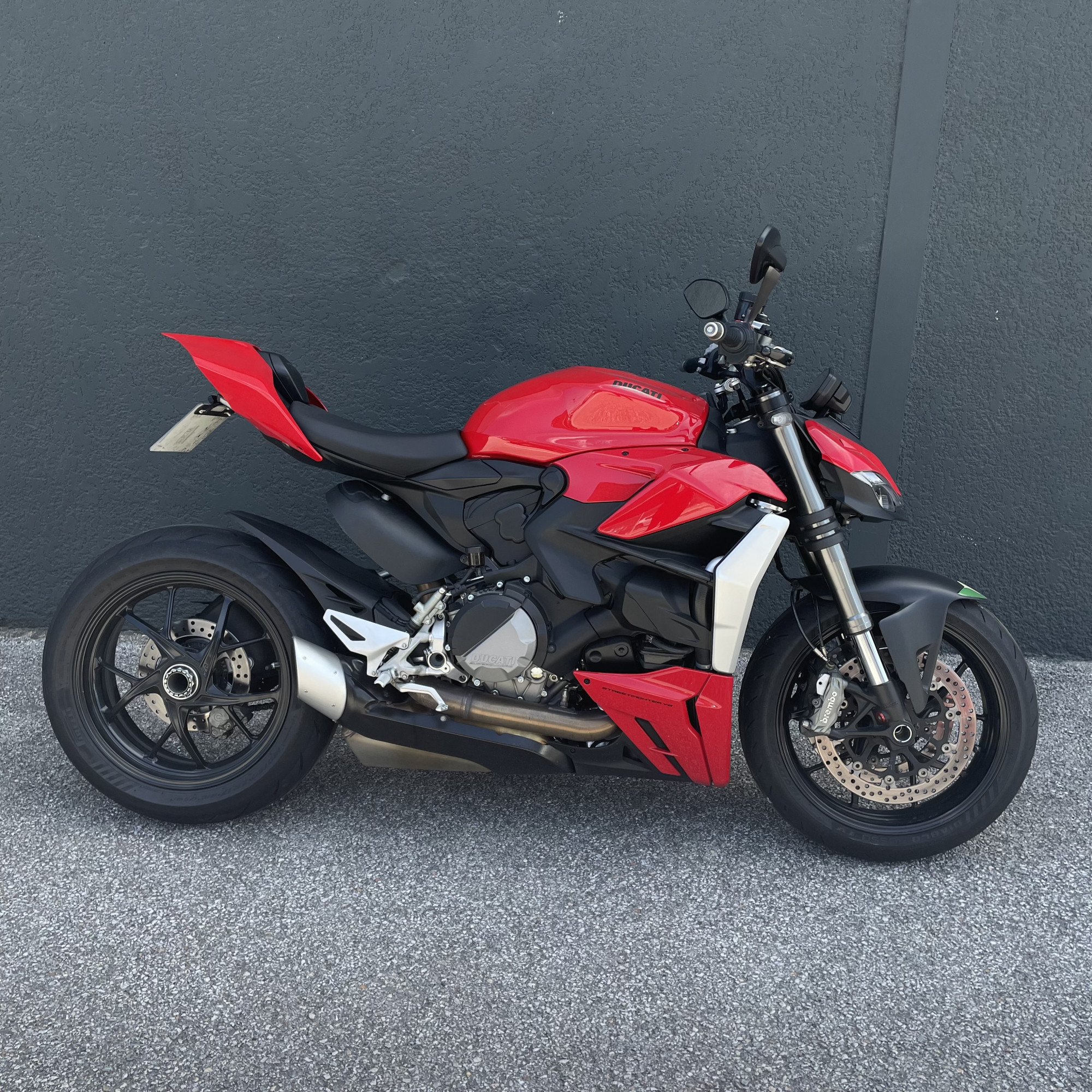 DUCATI STREETFIGHTER V2