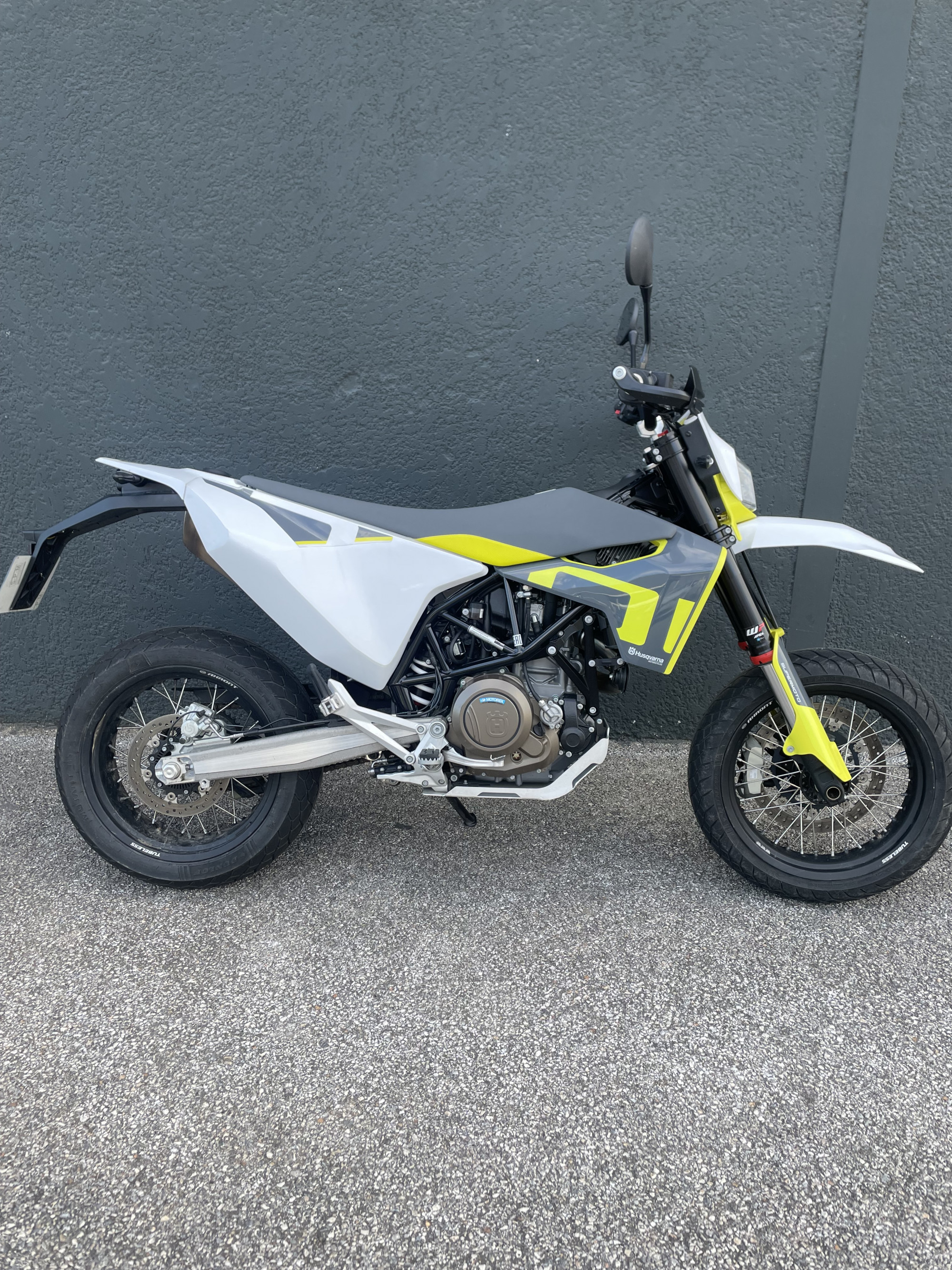 HUSQVARNA 701 SUPERMOTO