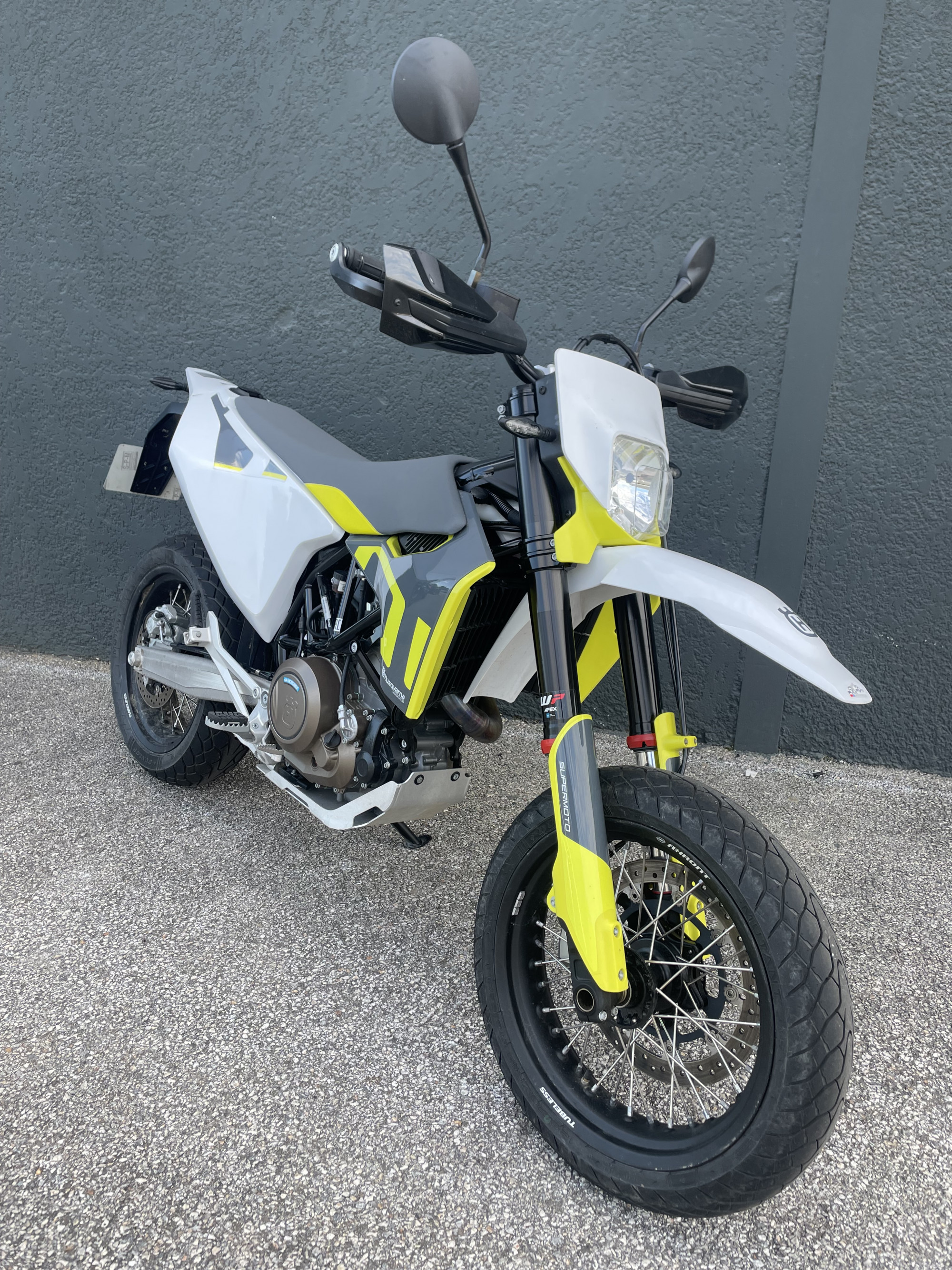 HUSQVARNA 701 SUPERMOTO