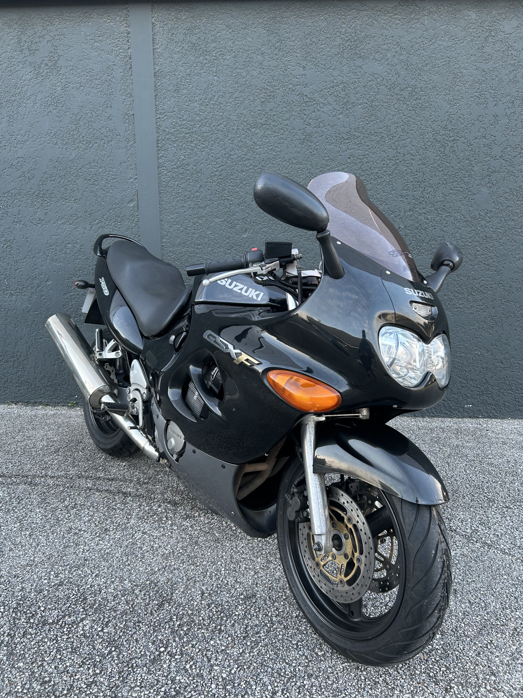 SUZUKI GSX 750 F