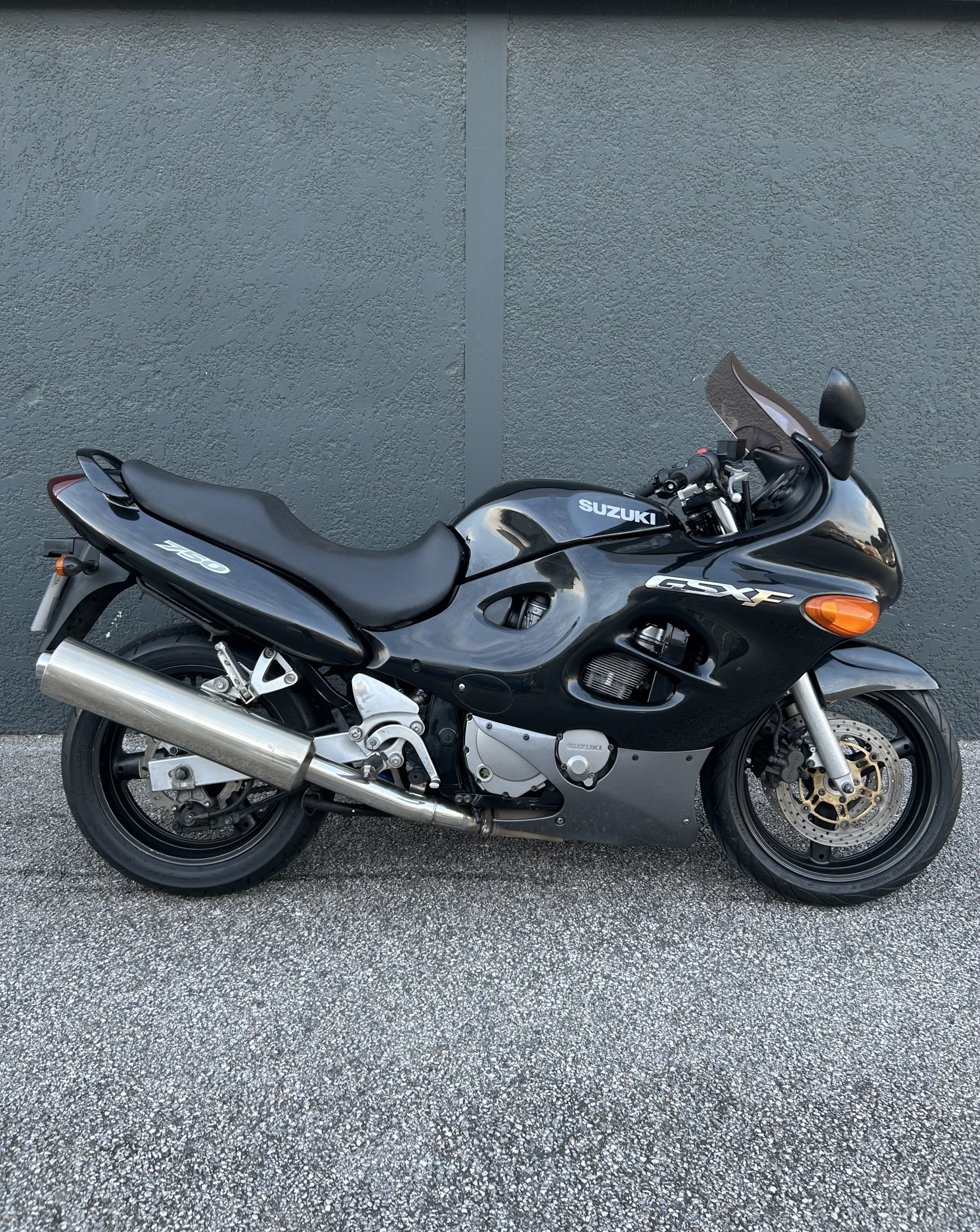 SUZUKI GSX 750 F