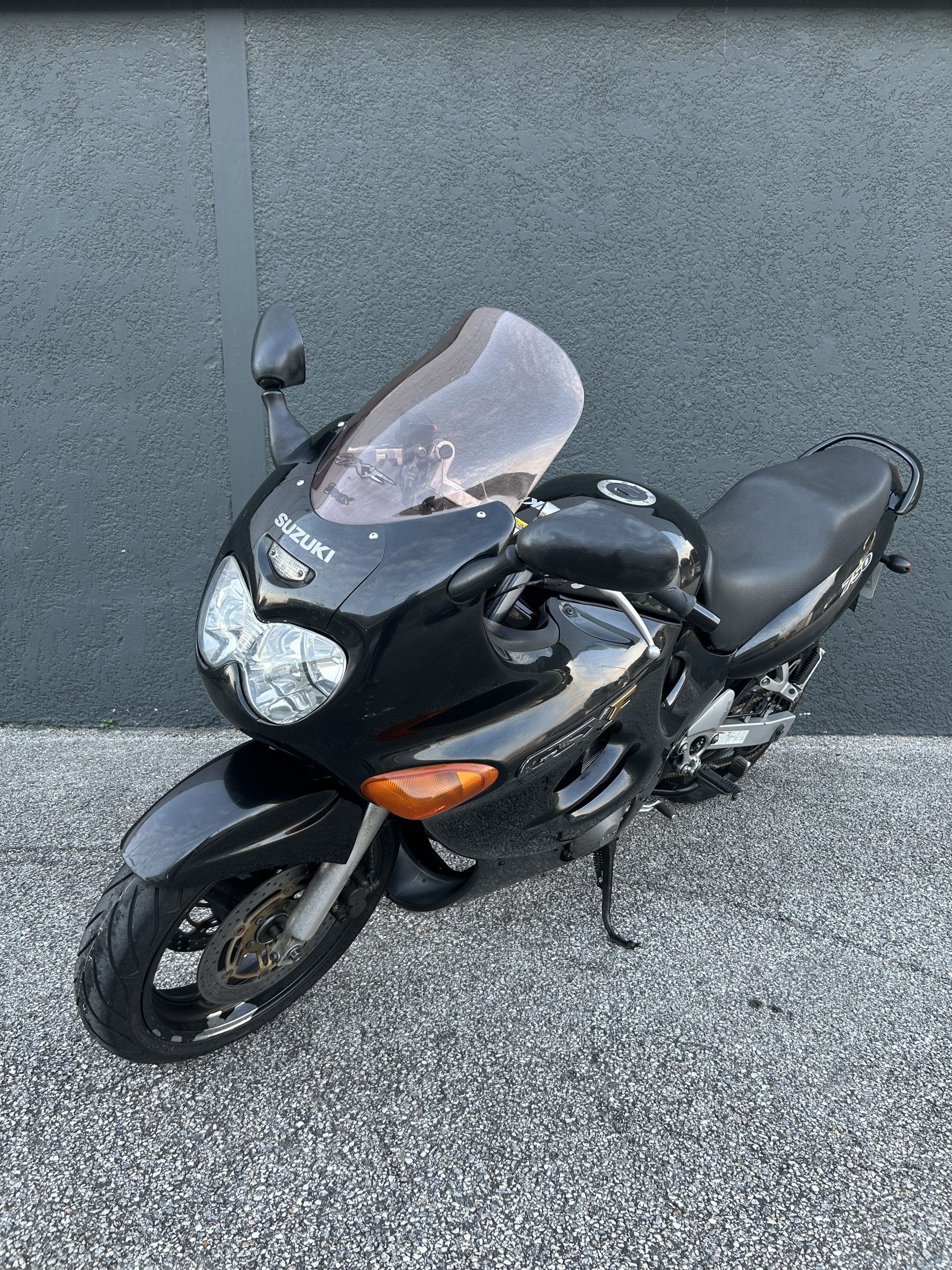 SUZUKI GSX 750 F