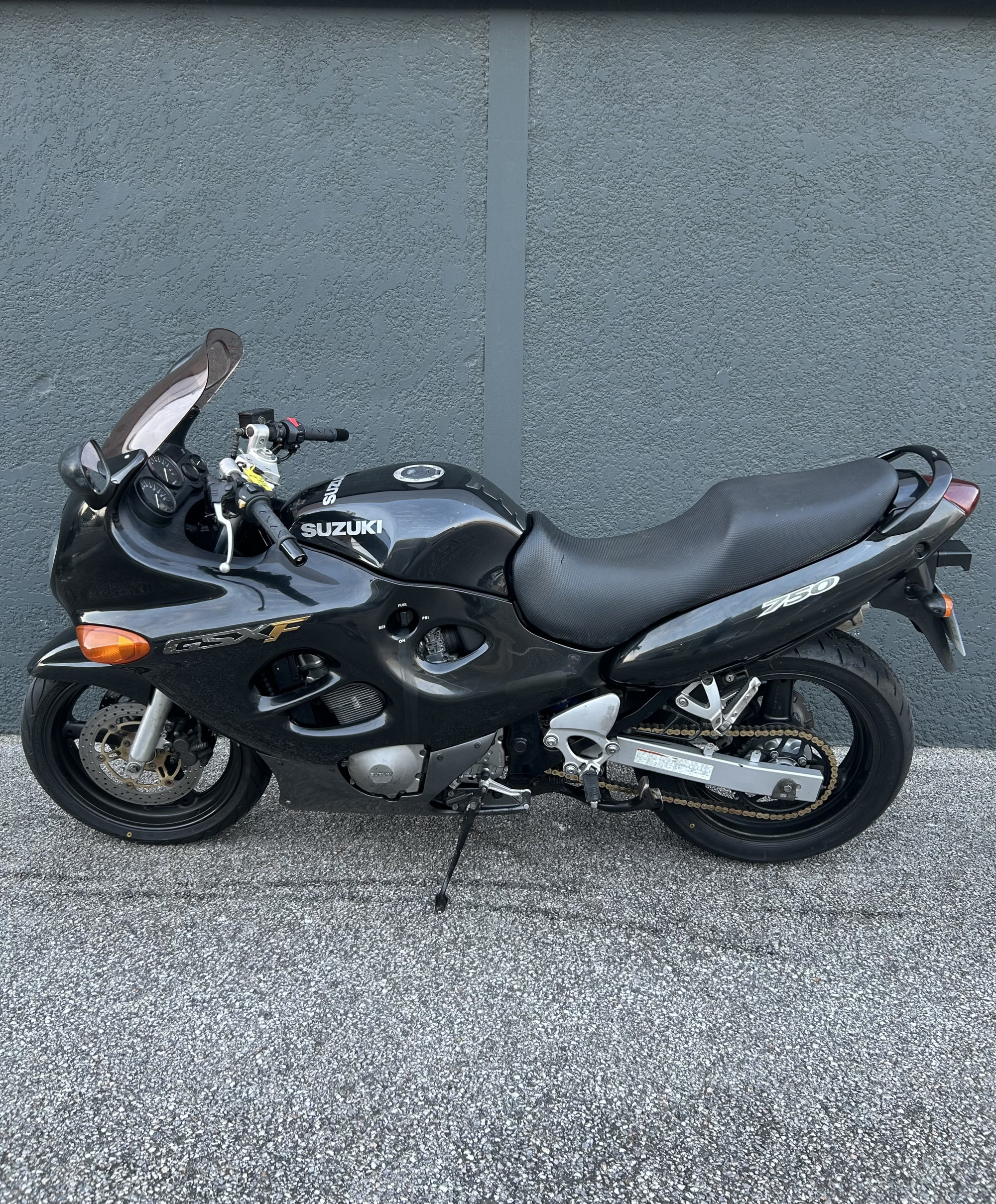 SUZUKI GSX 750 F